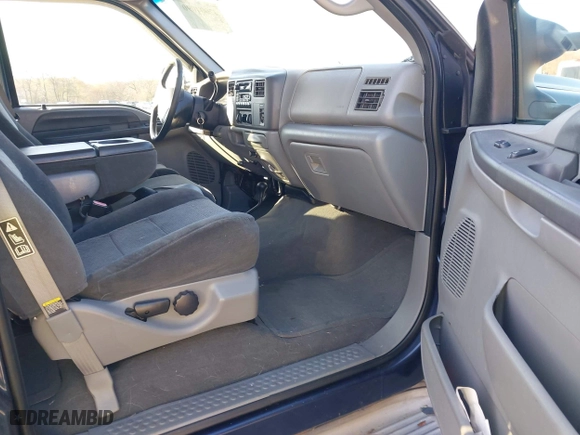 2002 Ford Super Duty F-250 XL with VIN 1FTNW21S52EA60362, listed as a IAAI auction lot 42004090 with 1 mi miles. Bid and sale history available at carsss.com. Image 5.
