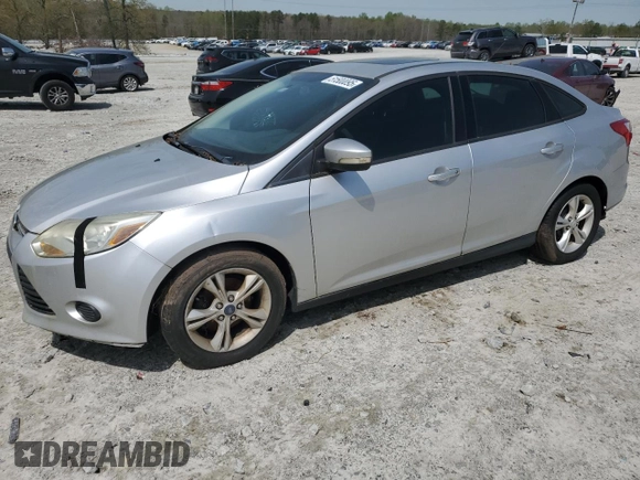 2013 Ford Focus SE z VIN 1FADP3F2XDL258267, wystawiony jako Copart lot #51500095 z przebiegiem 144 370 mil mil oraz Tytuł czysty. Historia ofert i sprzedaży dostępna na DreamBid. Obrazek 1.