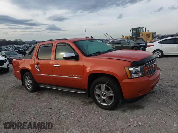 2009 Chevrolet Avalanche LTZ z VIN 3GNFK32049G275566, wystawiony jako Copart lot #48805985 z przebiegiem 107 752 mil mil oraz Czysty tytuł • Clean title. Historia ofert i sprzedaży dostępna na DreamBid. Obrazek 10.