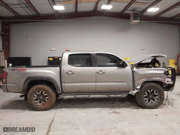 2018 Toyota Tacoma SR with VIN 3TMCZ5AN4JM178776, listed as a IAAI auction lot 41380777 with NaN miles. Bid and sale history available at carsss.com. Image 13.