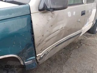 1998 Chevrolet Silverado 1500 with VIN 2GCEC19R3W1122806, listed as a IAAI auction lot 42153517 with 271,788 mi miles and . Bid and sale history available at DreamBid. Image 6.