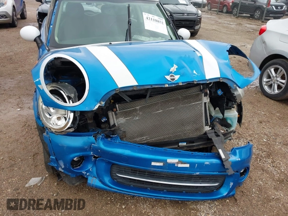 2011 MINI Hardtop with VIN WMWSU3C55BT252427, listed as a IAAI auction lot 42118852 with 151,077 mi miles and . Bid and sale history available at DreamBid. Image 6.