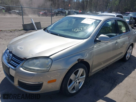 2005 Volkswagen Jetta Sedan 2.5L with VIN 3VWSG71KX5M608221, listed as a IAAI auction lot 42071492 with 83,903 mi miles. Bid and sale history available at carsss.com. Image 2.