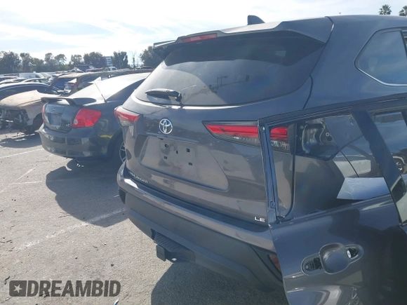 2022 Toyota Highlander LE with VIN 5TDZZRAH4NS096760, listed as a IAAI auction lot 41421802 with 28,379 mi miles and . Bid and sale history available at DreamBid. Image 12.