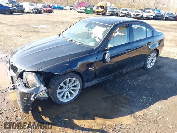 2011 BMW 3 Series 328i xDrive z VIN WBAPK7C51BA970796, wystawiony jako IAAI lot #41886963 z przebiegiem 143 619 mil mil oraz . Historia ofert i sprzedaży dostępna na DreamBid. Obrazek 2.