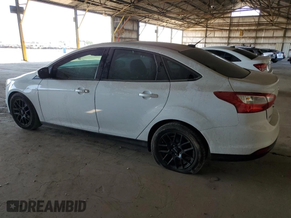 2013 Ford Focus SE z VIN 1FADP3F23DL222405, wystawiony jako Copart lot #54747795 z przebiegiem 88 472 mil mil oraz Szkody całkowita. Historia ofert i sprzedaży dostępna na DreamBid. Obrazek 2.