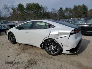 2024 Toyota Prius LE z VIN JTDADABU2R3020924, wystawiony jako Copart lot #53965455 z przebiegiem 3 240 mil mil oraz Szkoda całkowita • Salvage title. Historia ofert i sprzedaży dostępna na DreamBid. Obrazek 2.