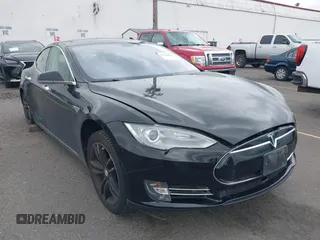 2014 Tesla Model S 60 с VIN 5YJSA1H10EFP48975, выставлен на аукционе IAAI как лот 42249935 с пробегом 105 524 миль миль и . История ставок и продаж доступна на DreamBid. Изображение 6.