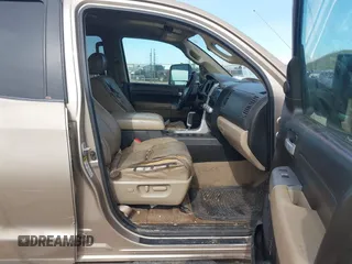 2007 Toyota Tundra Limited z VIN 5TBRV58197S452452, wystawiony jako IAAI lot #41554699 z przebiegiem 240 695 mil mil oraz . Historia ofert i sprzedaży dostępna na DreamBid. Obrazek 5.