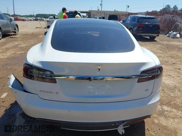 2013 Tesla Model S z VIN 5YJSA1CN6DFP21076, wystawiony jako IAAI lot #41984834 z przebiegiem 154 662 mil mil oraz . Historia ofert i sprzedaży dostępna na DreamBid. Obrazek 16.