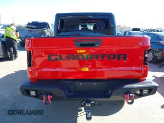 2022 Jeep Gladiator Willys Sport z VIN 1C6HJTAG0NL180848, wystawiony jako IAAI lot #41778129 z przebiegiem Nie podano mil oraz . Historia ofert i sprzedaży dostępna na DreamBid. Obrazek 17.