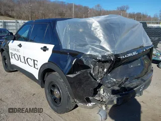 2020 Ford Police Interceptor Utility z VIN 1FM5K8AWXLGC99666, wystawiony jako IAAI lot #41021814 z przebiegiem 112 964 mil mil oraz . Historia ofert i sprzedaży dostępna na DreamBid. Obrazek 3.