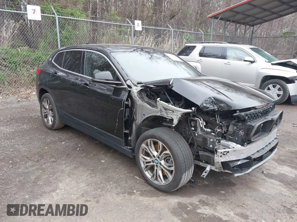 2020 BMW X2 xDrive28i z VIN WBXYJ1C07L5P76055, wystawiony jako IAAI lot #41947611 z przebiegiem 38 277 mil mil oraz . Historia ofert i sprzedaży dostępna na DreamBid. Obrazek 1.