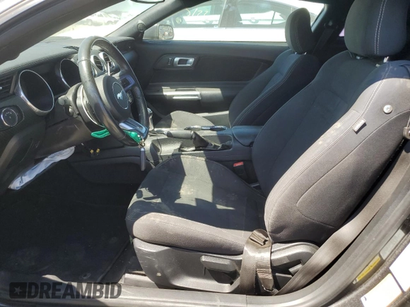 2018 Ford Mustang EcoBoost z VIN 1FA6P8TH3J5129320, wystawiony jako Copart lot #57812415 z przebiegiem 52 841 mil mil oraz Szkoda całkowita • Salvage title. Historia ofert i sprzedaży dostępna na DreamBid. Obrazek 7.