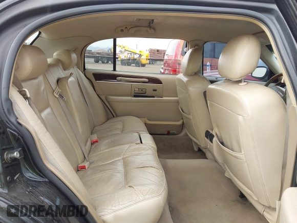 2008 Lincoln Town Car z VIN 2LNHM85WX8X636193, wystawiony jako IAAI lot #41916910 z przebiegiem Nie podano mil oraz . Historia ofert i sprzedaży dostępna na DreamBid. Obrazek 8.