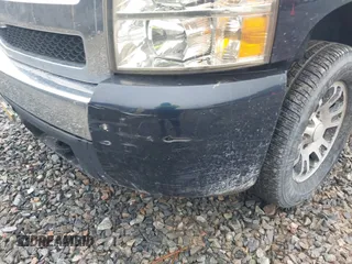 2007 Chevrolet Silverado 1500 LT w/1LT with VIN 2GCEC19C971650265, listed as a IAAI auction lot 41572601 with 240,251 mi miles. Bid and sale history available at carsss.com. Image 6.
