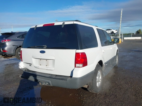 2004 Ford Expedition Special Service with VIN 1FMRU15W04LA07318, listed as a IAAI auction lot 41522727 with 231,051 mi miles. Bid and sale history available at carsss.com. Image 4.