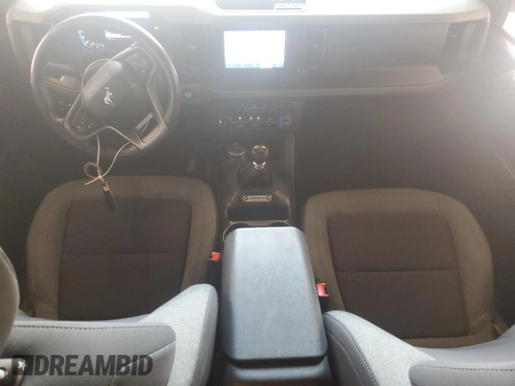2021 Ford Bronco z VIN 1FMDE5BH5MLB06205, wystawiony jako Copart lot #56503275 z przebiegiem 45 287 mil mil oraz Szkoda całkowita • Salvage title. Historia ofert i sprzedaży dostępna na DreamBid. Obrazek 8.