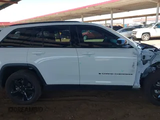 2024 Jeep Grand Cherokee Limited with VIN 1C4RJHBG0RC185384, listed as a IAAI auction lot 41985578 with 8,749 mi miles and . Bid and sale history available at DreamBid. Image 14.