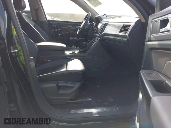 2021 Volkswagen Atlas SE z VIN 1V2HR2CA0MC543876, wystawiony jako IAAI lot #41598298 z przebiegiem 99 171 mil mil oraz . Historia ofert i sprzedaży dostępna na DreamBid. Obrazek 5.