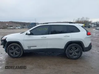 2016 Jeep Cherokee Latitude with VIN 1C4PJMCB7GW268714, listed as a IAAI auction lot 41655450 with 180,603 mi miles. Bid and sale history available at carsss.com. Image 15.