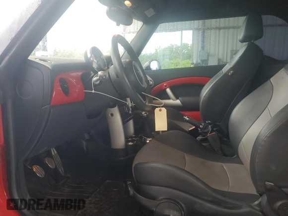 2005 MINI Convertible S с VIN WMWRH334X5TF82551, выставлен на аукционе Copart как лот 57983355 с пробегом 73 885 миль миль и Списание • Salvage title. История ставок и продаж доступна на DreamBid. Изображение 7.