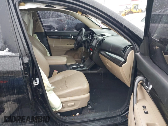 2012 Kia Sorento EX with VIN 5XYKUDA2XCG301636, listed as a IAAI auction lot 41619793 with 220,692 mi miles. Bid and sale history available at carsss.com. Image 5.