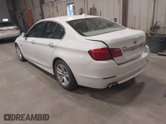 2013 BMW 5 Series 528i xDrive with VIN WBAXH5C58DDW13362, listed as a IAAI auction lot 41997171 with 87,147 mi miles. Bid and sale history available at carsss.com. Image 3.