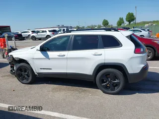 2019 Jeep Cherokee Latitude Plus z VIN 1C4PJMLB7KD394026, wystawiony jako IAAI lot #42078282 z przebiegiem 113 503 mil mil oraz . Historia ofert i sprzedaży dostępna na DreamBid. Obrazek 15.