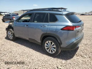 2023 Toyota Corolla Cross LE z VIN 7MUCAAAG3PV065644, wystawiony jako Copart lot #57070455 z przebiegiem 20 229 mil mil oraz Szkoda całkowita • Salvage title. Historia ofert i sprzedaży dostępna na DreamBid. Obrazek 2.