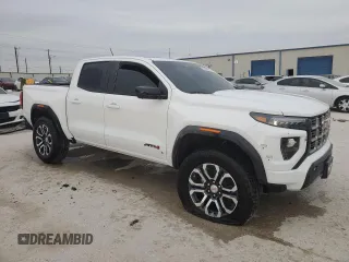 2024 GMC Canyon 4WD AT4 z VIN 1GTP6DEK2R1271647, wystawiony jako Copart lot #47996625 z przebiegiem Nie podano mil oraz Szkoda całkowita • Salvage title. Historia ofert i sprzedaży dostępna na DreamBid. Obrazek 4.