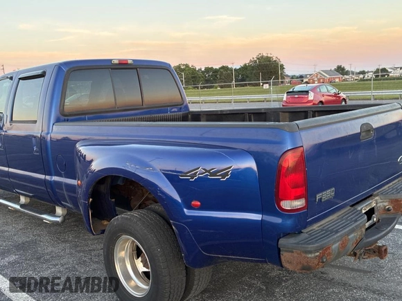 2003 Ford F-350 XL with VIN 1FTWW33P23EC02154, listed as a Copart auction lot 63713235 with 260,340 mi miles and Clean title. Bid and sale history available at DreamBid. Image 3.