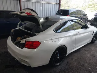2015 BMW M4 z VIN WBS3R9C59FK331843, wystawiony jako IAAI lot #42105398 z przebiegiem 105 348 mil mil oraz . Historia ofert i sprzedaży dostępna na DreamBid. Obrazek 4.