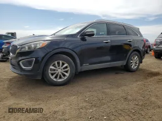 2017 Kia Sorento LX z VIN 5XYPGDA5XHG225124, wystawiony jako Copart lot #53211245 z przebiegiem 141 244 mil mil oraz Czysty tytuł • Clean title. Historia ofert i sprzedaży dostępna na DreamBid. Obrazek 1.