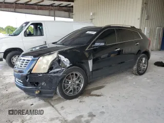 2015 Cadillac SRX Premium Collection z VIN 3GYFNDE38FS596718, wystawiony jako Copart lot #56674245 z przebiegiem 106 379 mil mil oraz Szkody całkowita. Historia ofert i sprzedaży dostępna na DreamBid. Obrazek 1.
