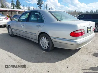2000 Mercedes-Benz E-Class with VIN WDBJF65J1YB029223, listed as a IAAI auction lot 41896550 with 201,199 mi miles. Bid and sale history available at carsss.com. Image 3.