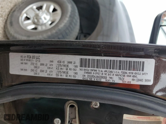 2017 Ram 2500 Tradesman z VIN 3C6UR5HL8HG590269, wystawiony jako Copart lot #61224455 z przebiegiem 65 888 mil mil oraz Szkoda całkowita • Salvage title. Historia ofert i sprzedaży dostępna na DreamBid. Obrazek 12.