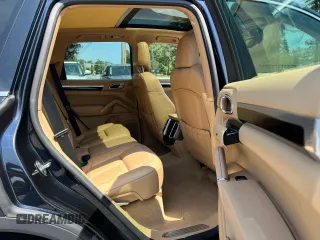 2016 Porsche Cayenne z VIN WP1AA2A22GKA36878, wystawiony jako Copart lot #61495525 z przebiegiem 110 253 mil mil oraz Czysty tytuł • Clean title. Historia ofert i sprzedaży dostępna na DreamBid. Obrazek 6.