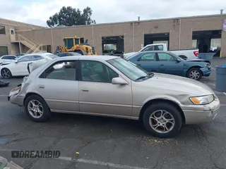 1997 Toyota Camry LE z VIN 4T1BF22K8VU916373, wystawiony jako IAAI lot #41915751 z przebiegiem 259 818 mil mil oraz . Historia ofert i sprzedaży dostępna na DreamBid. Obrazek 12.