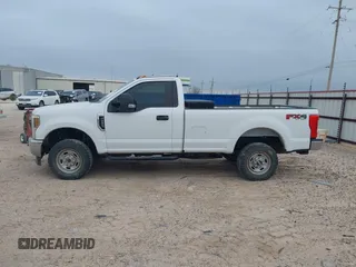 2019 Ford Super Duty F-250 SRW XL with VIN 1FTBF2B62KED26134, listed as a IAAI auction lot 41908568 with 114,259 mi miles. Bid and sale history available at carsss.com. Image 14.