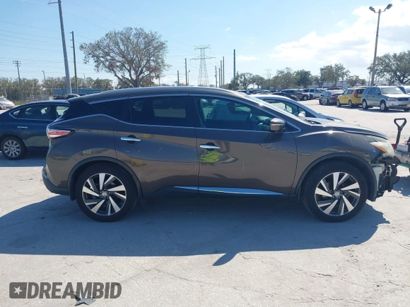2015 Nissan Murano Platinum z VIN 5N1AZ2MG7FN230347, wystawiony jako IAAI lot #41545220 z przebiegiem 134 435 mil mil oraz . Historia ofert i sprzedaży dostępna na DreamBid. Obrazek 14.