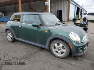 2011 MINI Hardtop с VIN WMWSU3C52BT093673, выставлен на аукционе Copart как лот 59992375 с пробегом 114 919 миль миль и Списание • Salvage title. История ставок и продаж доступна на DreamBid. Изображение 4.