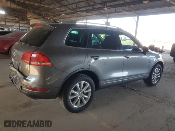 2013 Volkswagen Touareg Lux с VIN WVGEF9BP9DD003735, выставлен на аукционе Copart как лот 58852315 с пробегом 138 223 миль миль и Списание • Salvage title. История ставок и продаж доступна на DreamBid. Изображение 3.