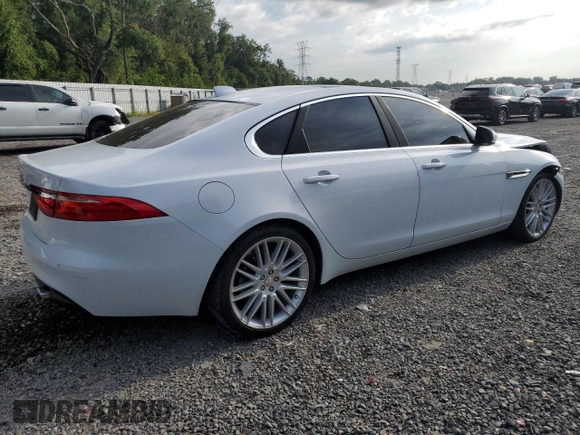 2016 Jaguar XF 35t Prestige with VIN SAJBE4BV6GCY13475, listed as a Copart auction lot 68236854 with 85,026 mi miles and Salvage Title. Bid and sale history available at carsss.com. Image 3.