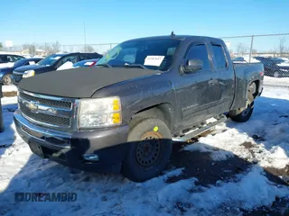 2010 Chevrolet Silverado 1500 LT with VIN 1GCSCSE00AZ153124, listed as a IAAI auction lot 41307647 with 174,991 mi miles and . Bid and sale history available at DreamBid. Image 2.