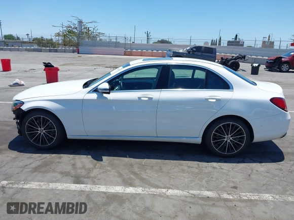 2019 Mercedes-Benz C 300 с VIN 55SWF8DB5KU322445, выставлен на аукционе IAAI как лот 42403051 с пробегом 43 465 миль миль и . История ставок и продаж доступна на DreamBid. Изображение 15.