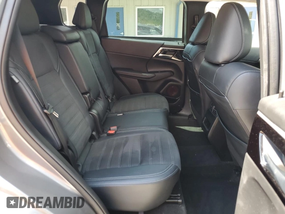 2023 Mitsubishi Outlander SE z VIN JA4J4UA8XPZ022107, wystawiony jako Copart lot #60740804 z przebiegiem 46 295 mil mil oraz Szkoda całkowita • Salvage title. Historia ofert i sprzedaży dostępna na DreamBid. Obrazek 11.