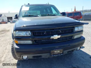 2005 Chevrolet Tahoe Z71 with VIN 1GNEK13Z35R226575, listed as a IAAI auction lot 41991713 with 152,038 mi miles. Bid and sale history available at carsss.com. Image 6.