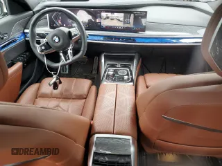 2024 BMW 7 Series 760i xDrive z VIN WBA33EJ08RCR11878, wystawiony jako Copart lot #78952474 z przebiegiem 280 mil mil oraz Szkoda całkowita • Salvage title. Historia ofert i sprzedaży dostępna na DreamBid. Obrazek 8.