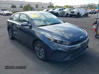 2023 Kia Forte LXS z VIN 3KPF24AD6PE578103, wystawiony jako IAAI lot #42131745 z przebiegiem 42 003 mil mil oraz . Historia ofert i sprzedaży dostępna na DreamBid. Obrazek 1.